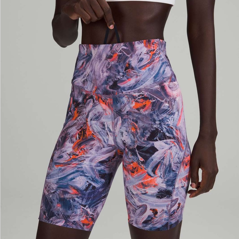 Lululemon Base Pace High-Rise Short 8"
Atmospheric Purple Multi Size 2